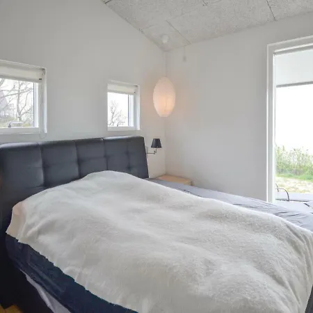 Three-bedroom Holiday In Ebeltoft